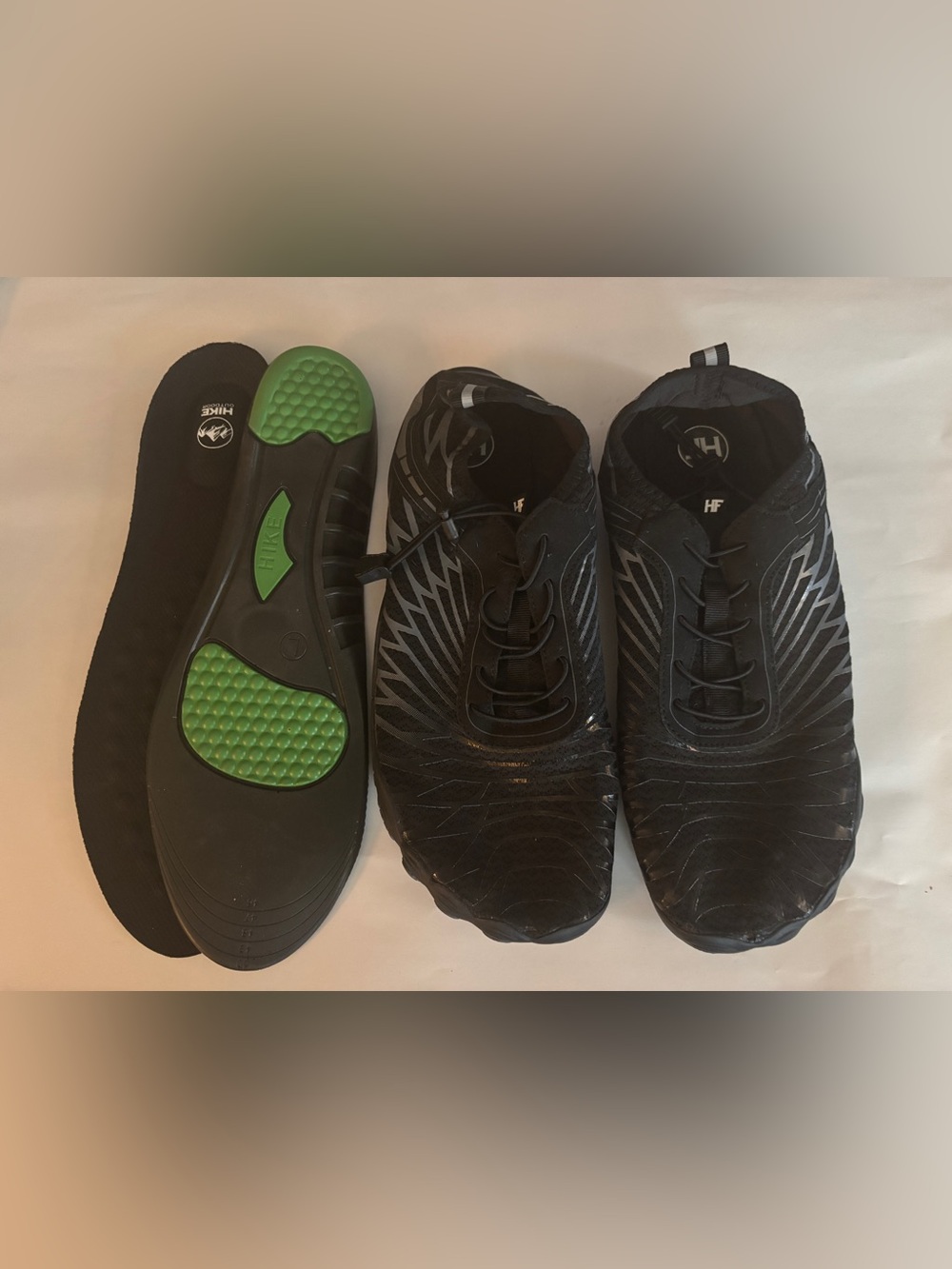 HIKE MENS SIZE 13 BAREFOOT TENNIS SHOE WITH INSIDE SOLE